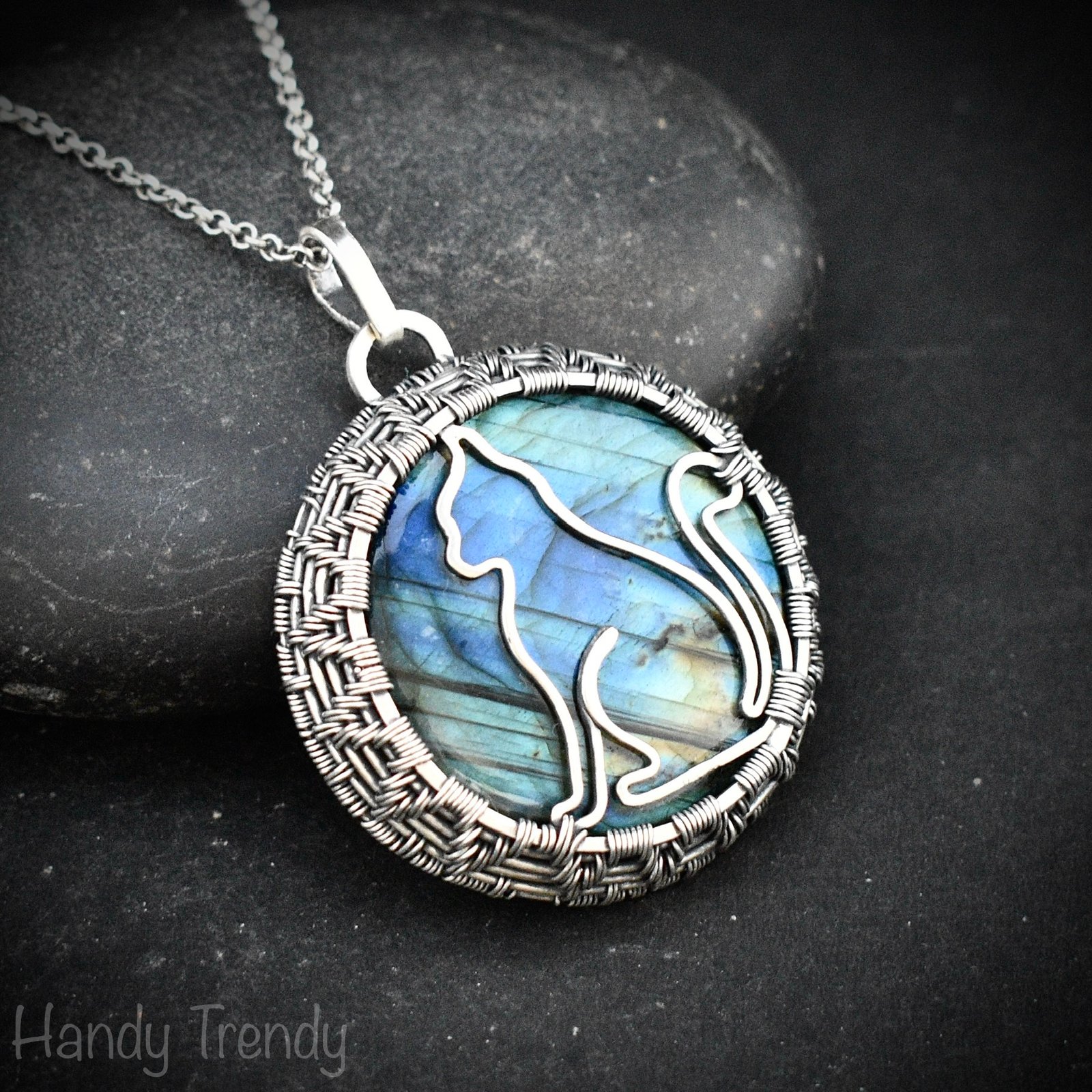 Cat pendant, Blue flash labradorite and 925 sterling silver wire wrapped necklacr, Unique handmade gifts, One of a kind animal jewelry